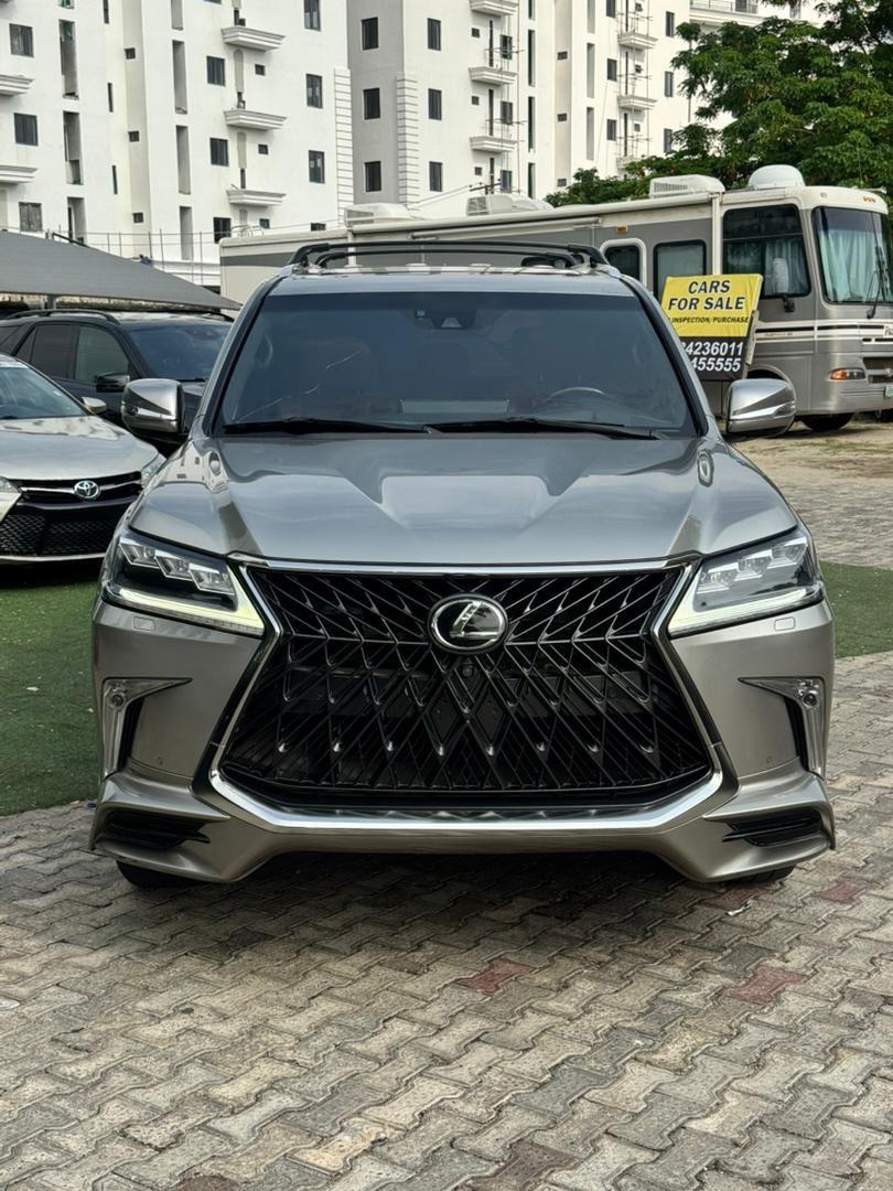 Lexus LX570